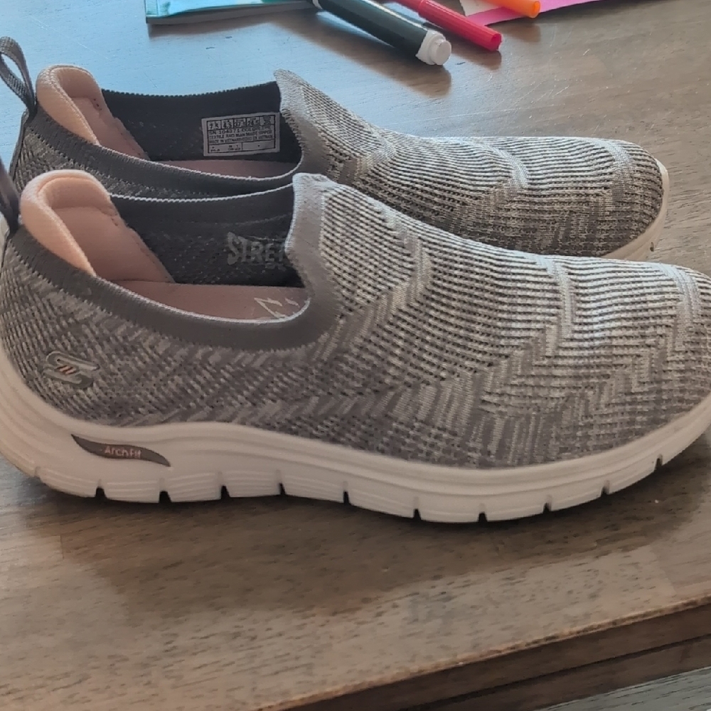 Skechers Women's Gray Slip-On Sneakers - Picture 1 of 6